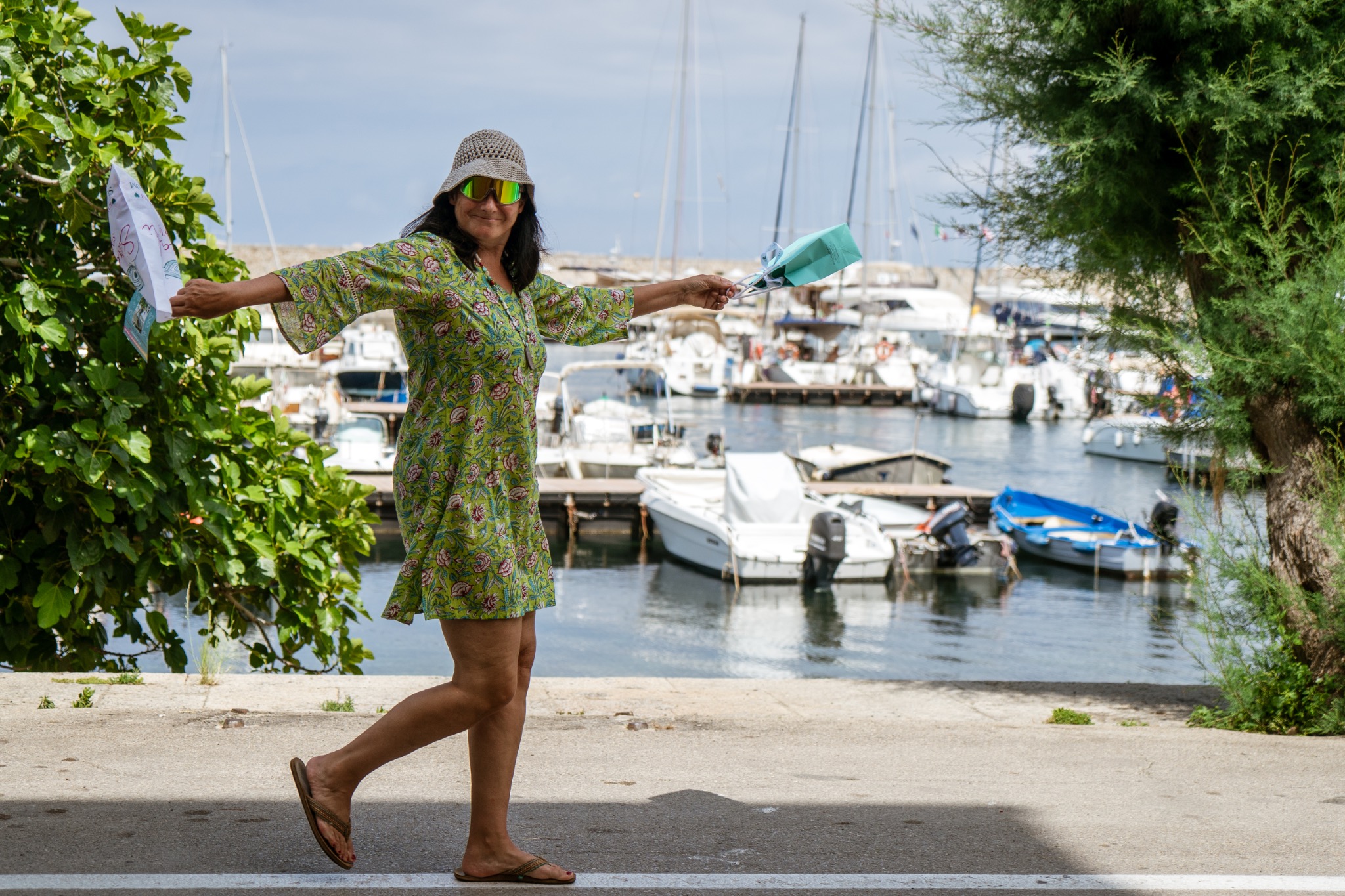 Yasemin am Hafen auf Elba